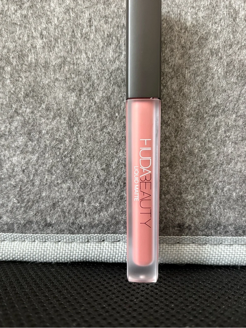 HUDA BEAUTY Liquid Matte Lipstick — Soft Rose Pink